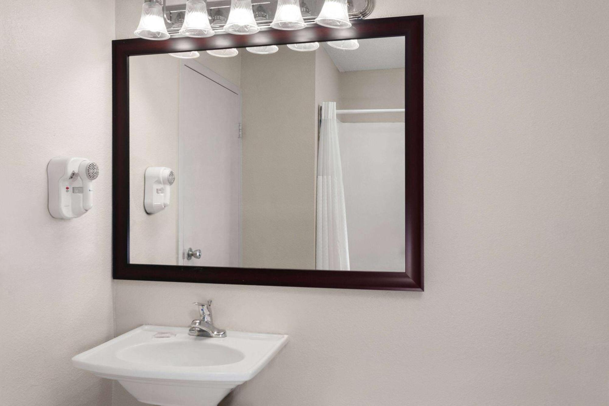 Days Inn By Wyndham Shelby Extérieur photo