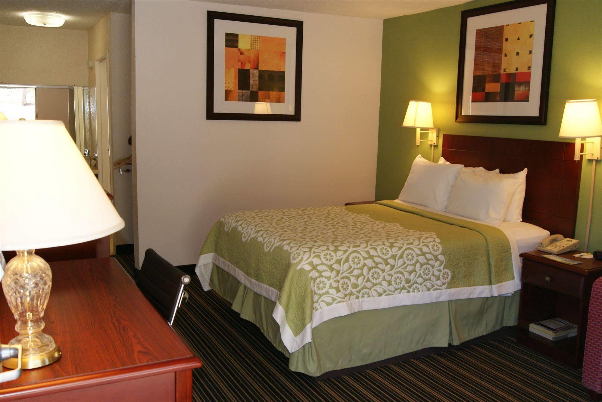 Days Inn By Wyndham Shelby Extérieur photo