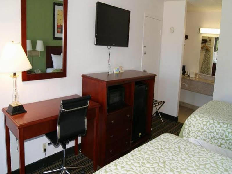Days Inn By Wyndham Shelby Extérieur photo